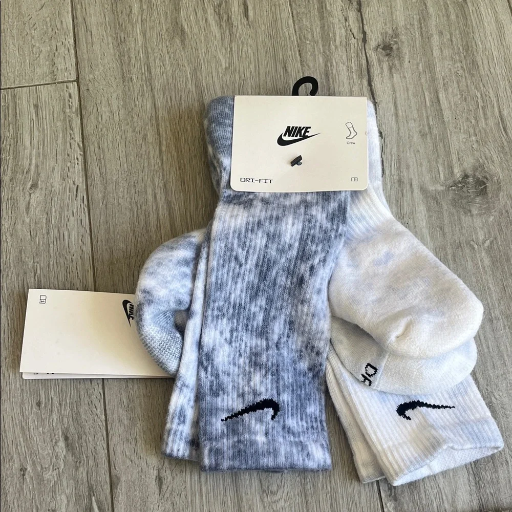 New!! Nike Dri-FIT Blue and White Crew Socks